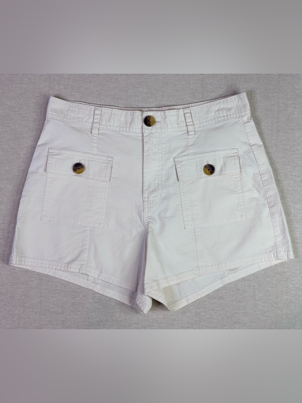 Vuori Villa Organic Cotton Utility Shorts Cream Ivory Relaxed Fit Size M